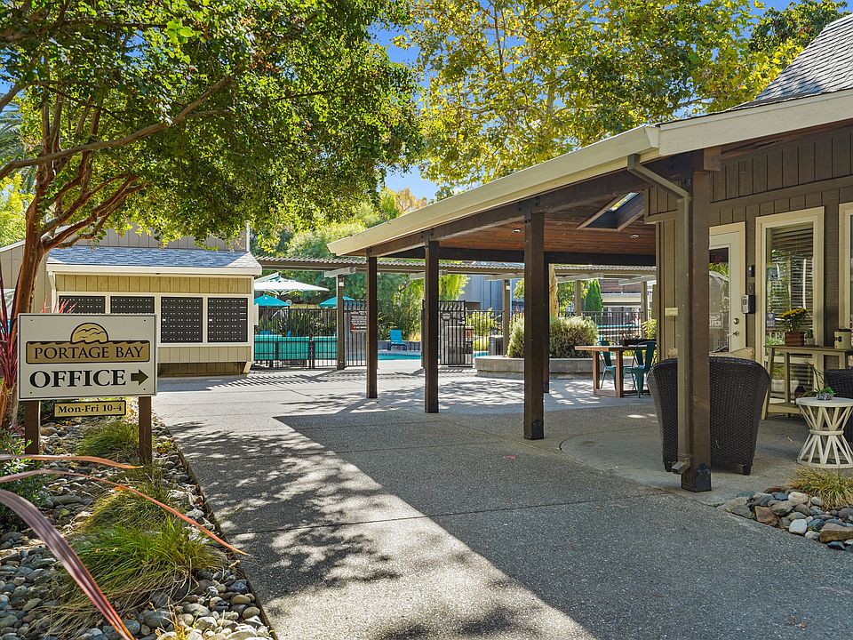 Leasing Office Entrance