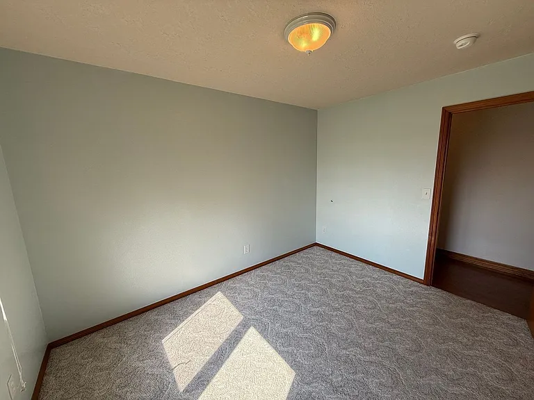 460 SE Conifer Pl — Photo 29