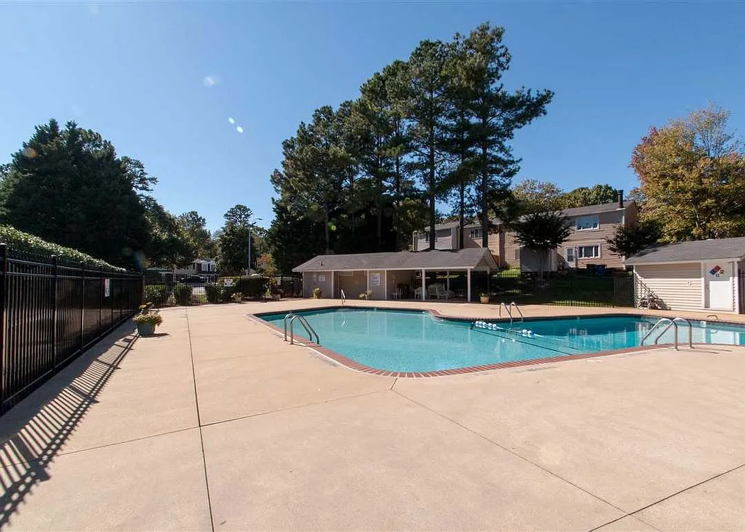2 bed, 1.5 bath, 1050 sqft, $1,450 — Photo 2