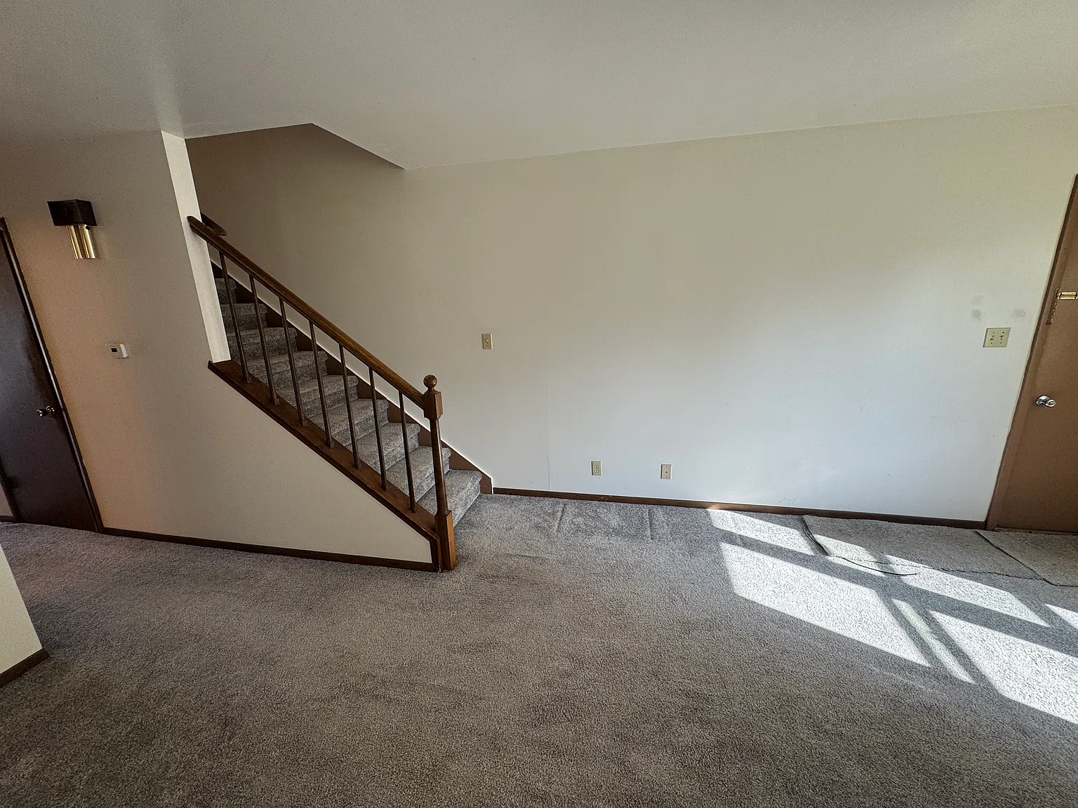 2 bed, 1.5 bath, 975 sqft, $1,050 — Photo 4