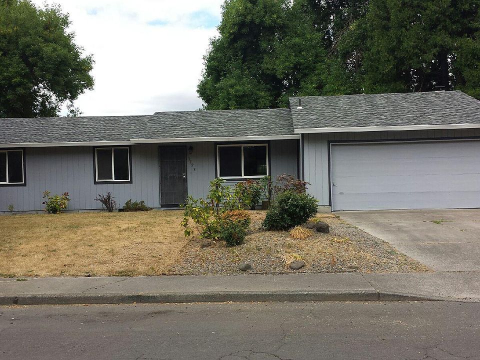 New exterior paint, roof and white new vinyl windows