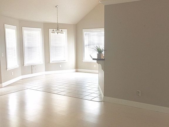 Vaulted Ceilings & Open Floor Plan