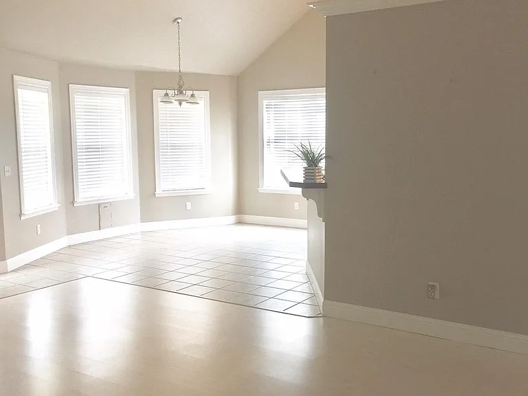 Vaulted Ceilings & Open Floor Plan