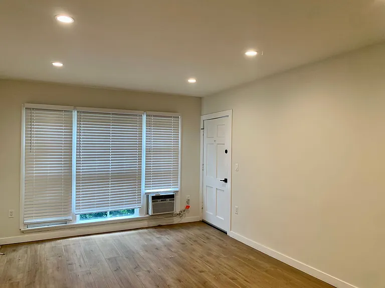 Maple Dr Apartments — Photo 11