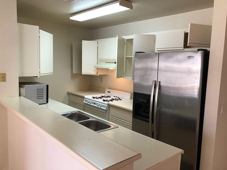 2nd image of 926 S Gramercy Dr
