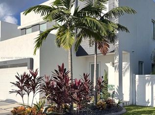 6766 NW 103rd Pl, Doral, FL 33178