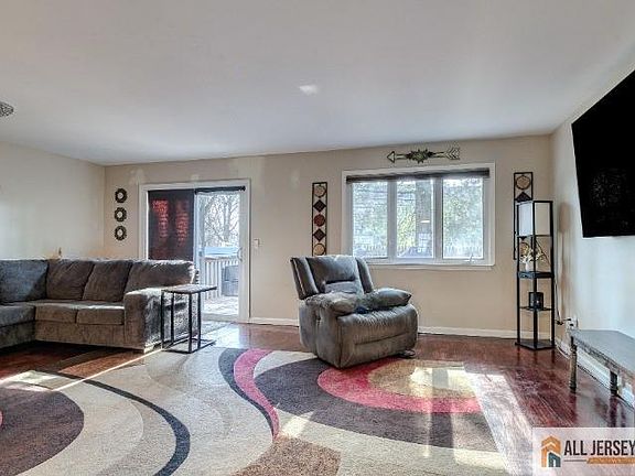 4th image of 16 Pendleton Pl