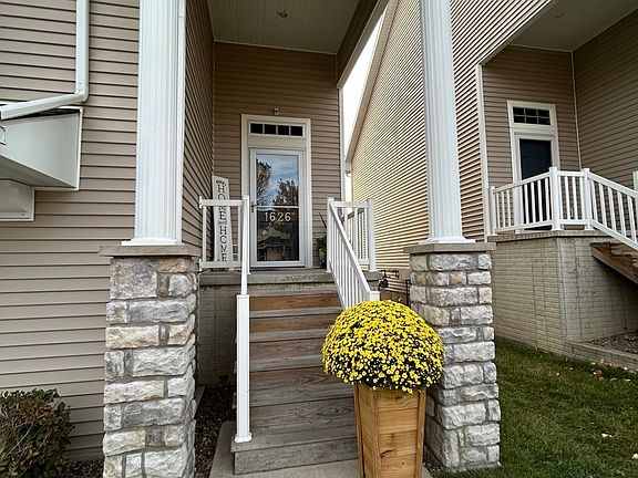 2nd image of 1626 SW Twin Gates Dr