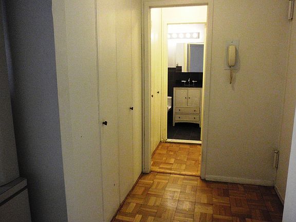 DRESSING ROOM