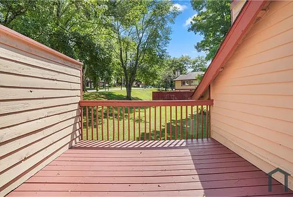 1090 Village Rd — Photo 3