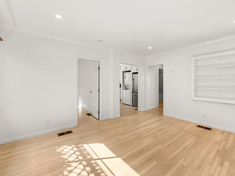 1717 Selby Ave — Photo 2