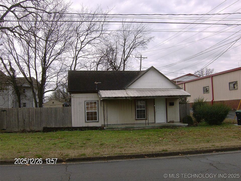 1st image of 113 W Chickasaw St