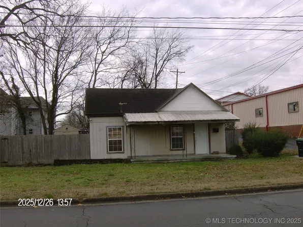 113 W Chickasaw St, Tahlequah, OK 74464