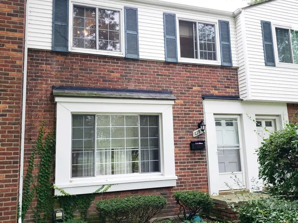 22833 Lakeshore Dr #1, Saint Clair Shores, MI 48080