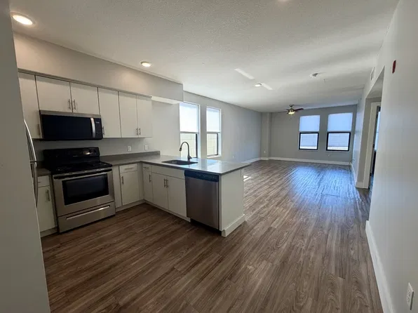 826 Pennsylvania St #14, Lawrence, KS 66044