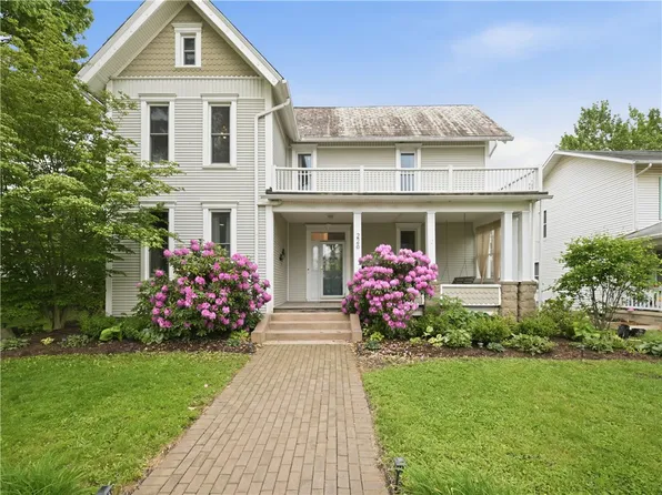 226 College Ave, Grove City, PA 16127
