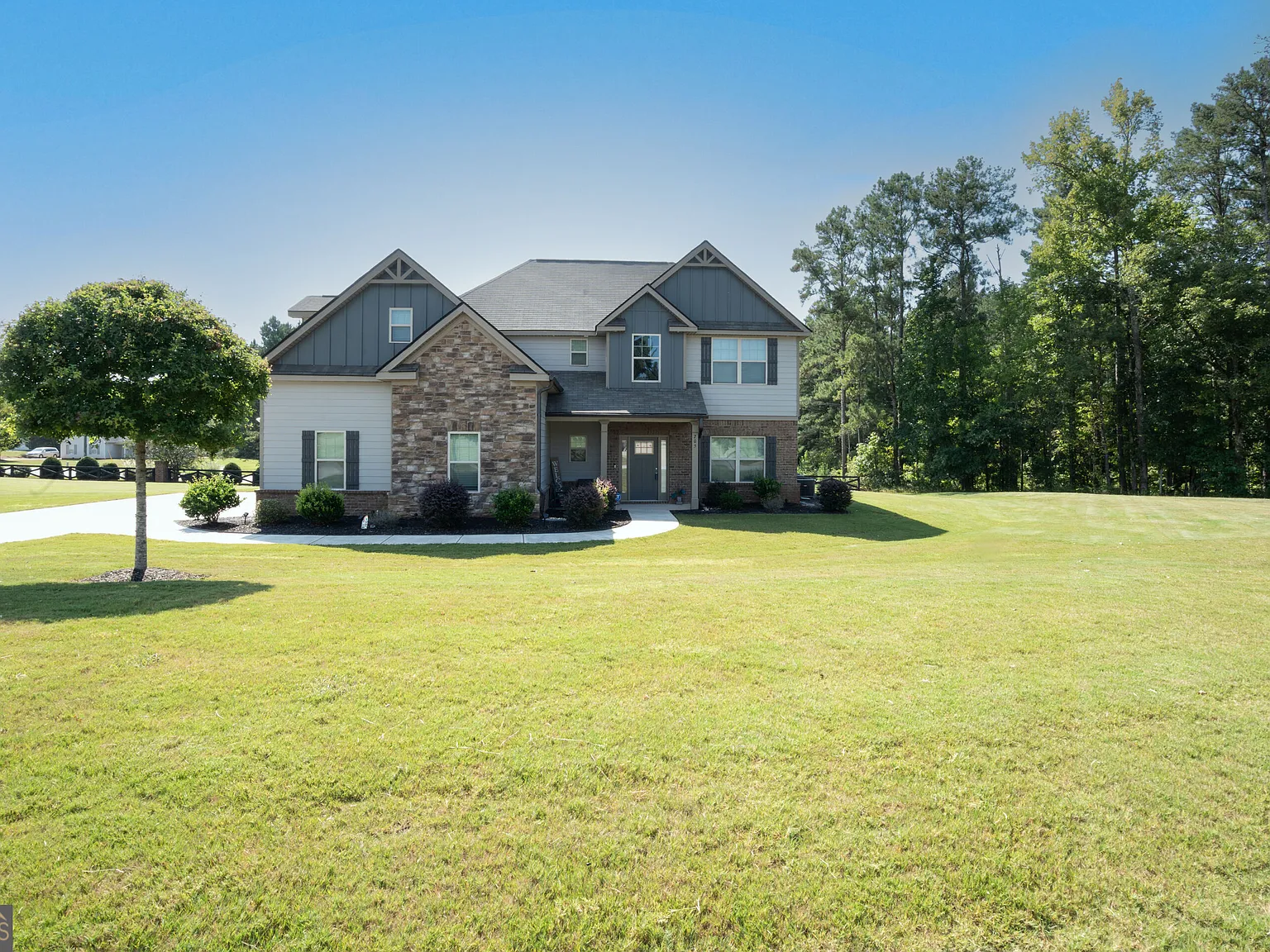 3 bed, 2.5 bath, 3196 sqft, $3,000 — Photo 2