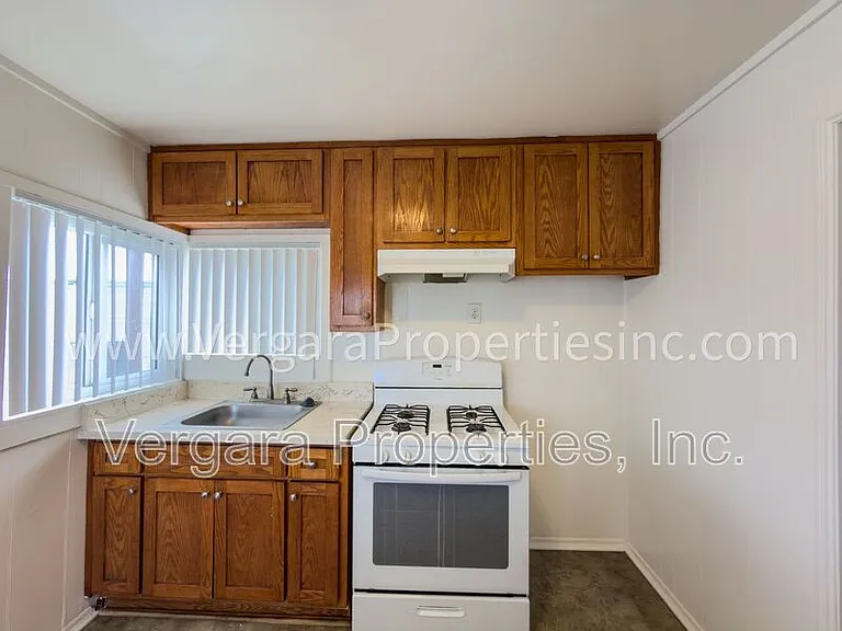 13505 S Mariposa Ave #REAR HOUSE — Photo 5