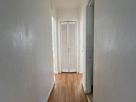 3rd image of 225 Poplar Ave