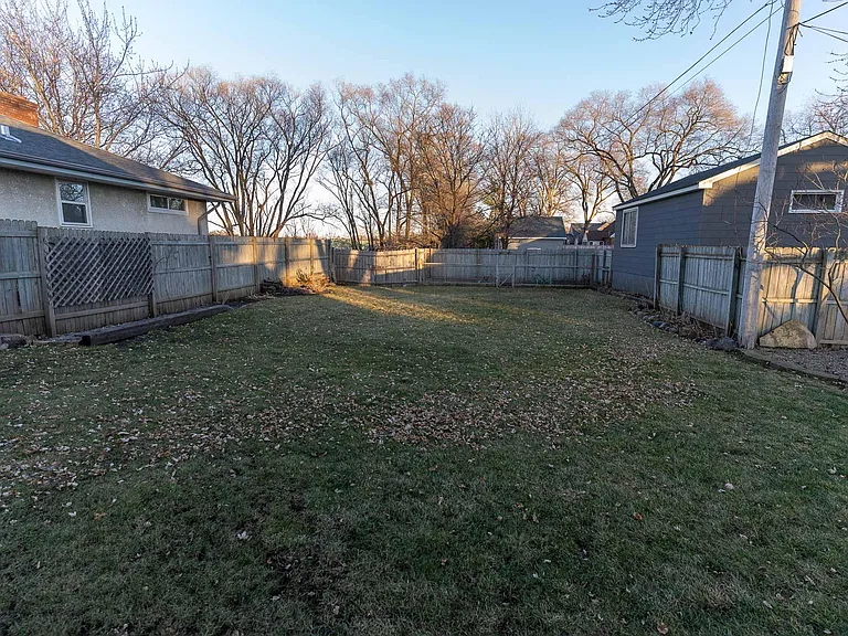 The beauty of a double lot. This side goes all the way to Huron Ave on the East.