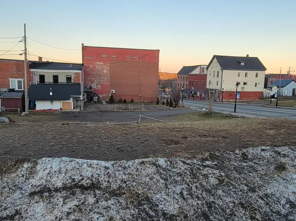 43 North Street, Calais, ME 04619