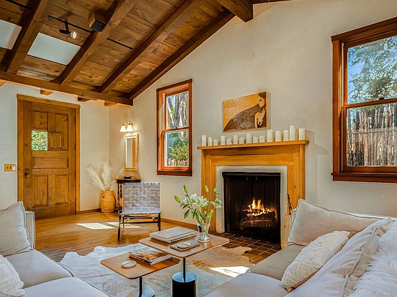 3rd image of 414 Camino De Las Animas