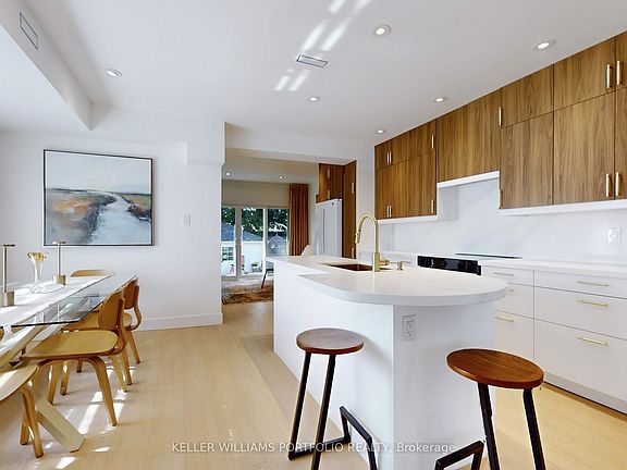 4th image of 22 Pitt Ave
