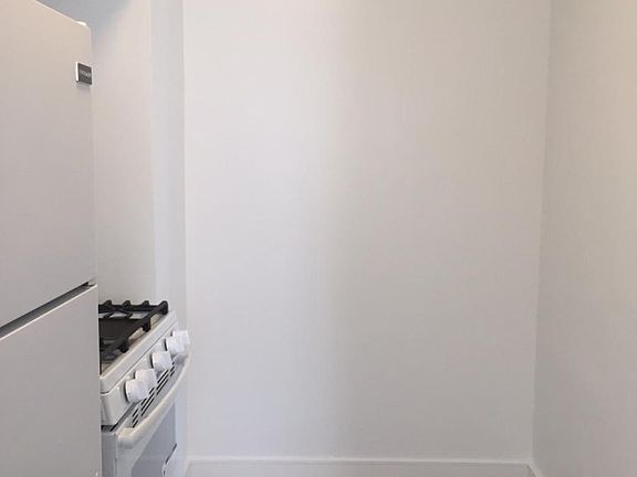 4th image of 845 S Normandie Ave APT 2
