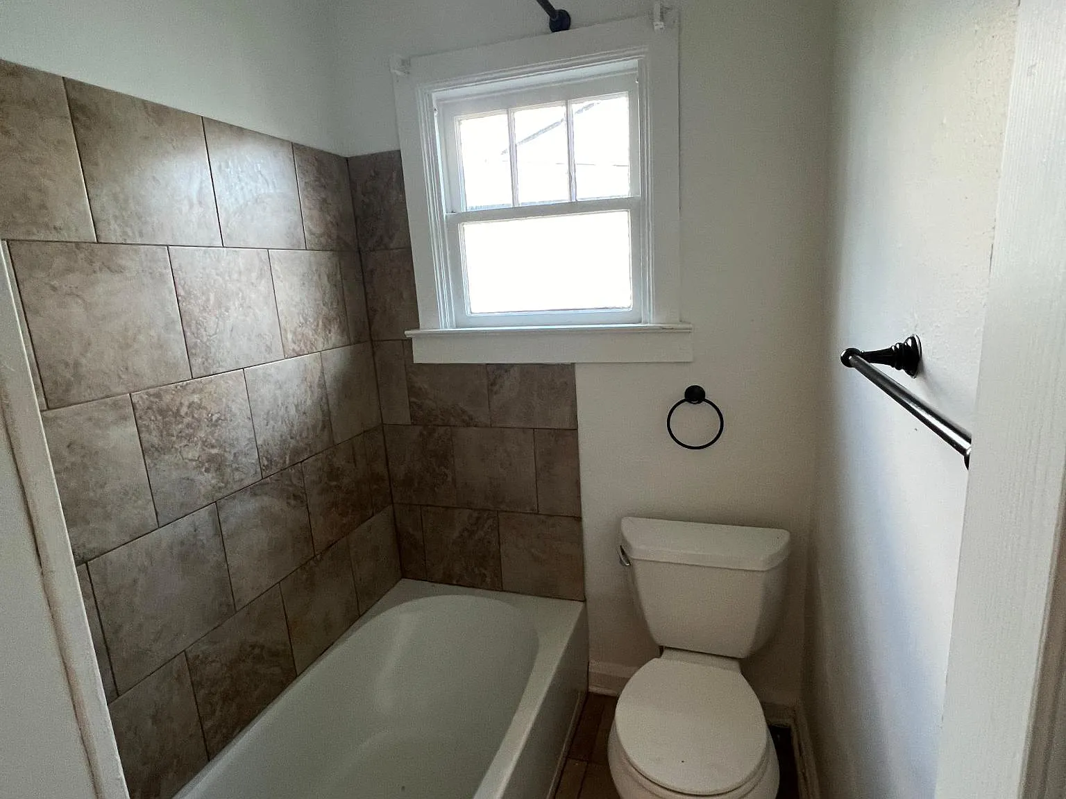 168 Burr St — Photo 3