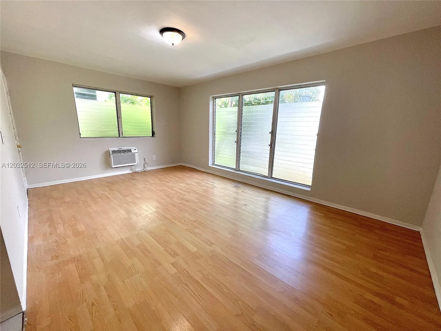 Bufferd Condo — Photo 3