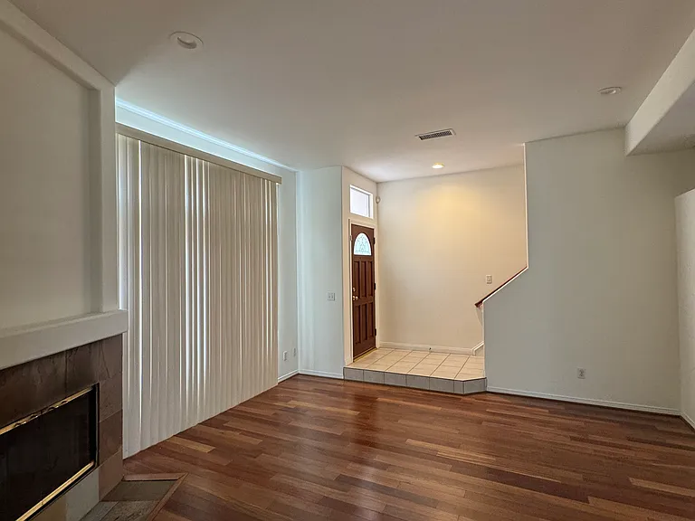 5242 Vesper Ave — Photo 5