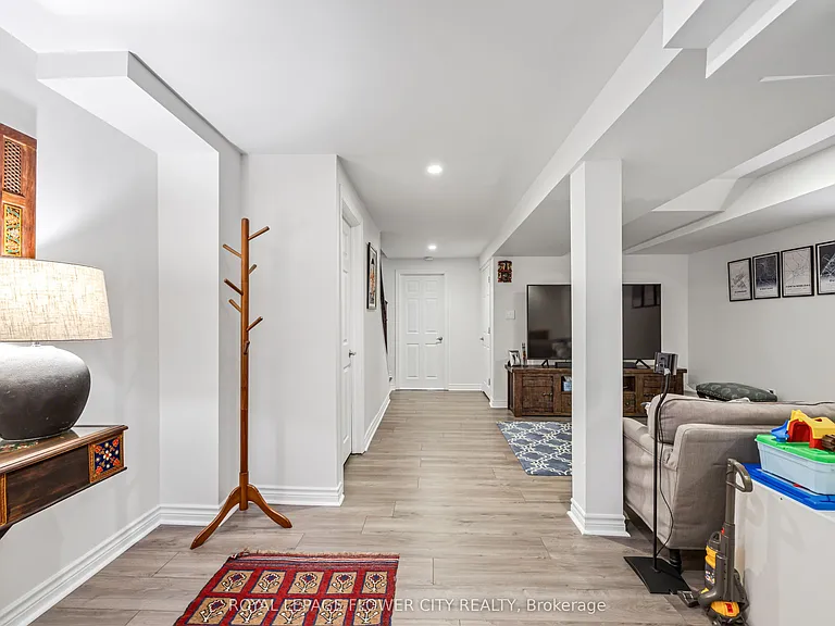 3910 Milkwood Cres — Photo 24