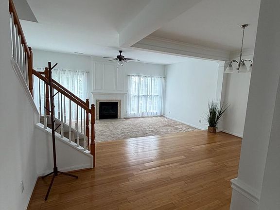 3rd image of 27 Addison Ct Unit 2804