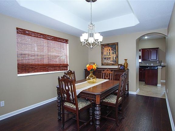 5th image of 2313 W Saint Sophia St