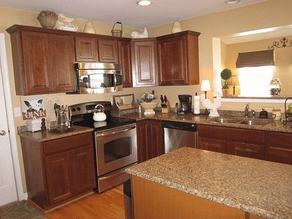 Kitchen w/Granite