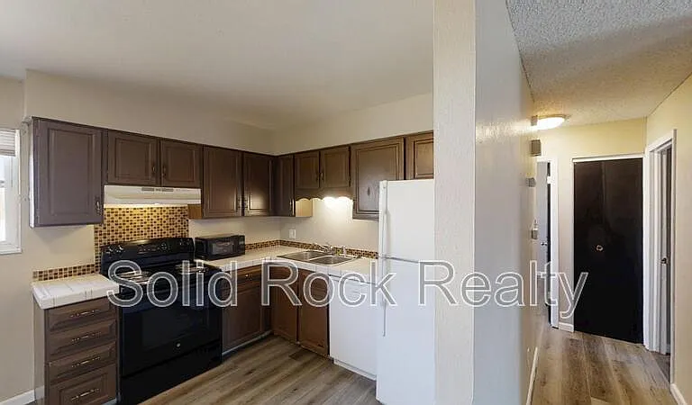 357 Gahart Dr #4 — Photo 2