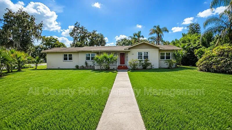 925 Sikes Blvd