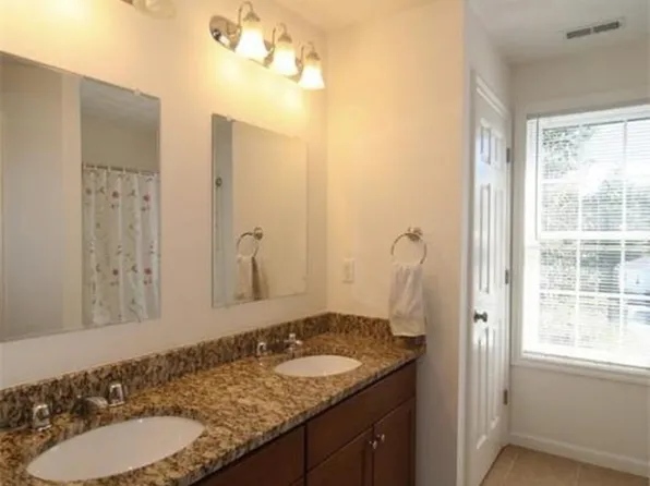 10 Blue Jay Cir #2, Wakefield, MA 01880