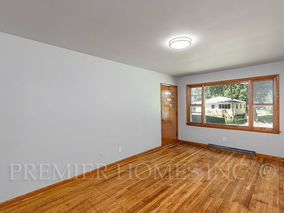 3rd image of 1012-1014 Saxon Ave