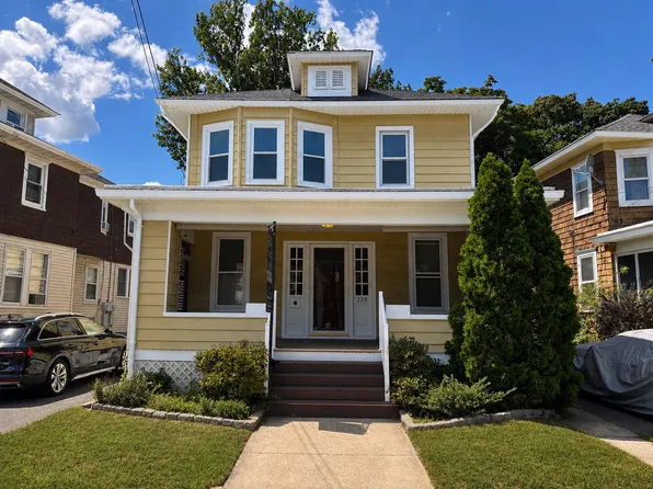 220 Hollywood Dr, Hamilton, NJ 08609
