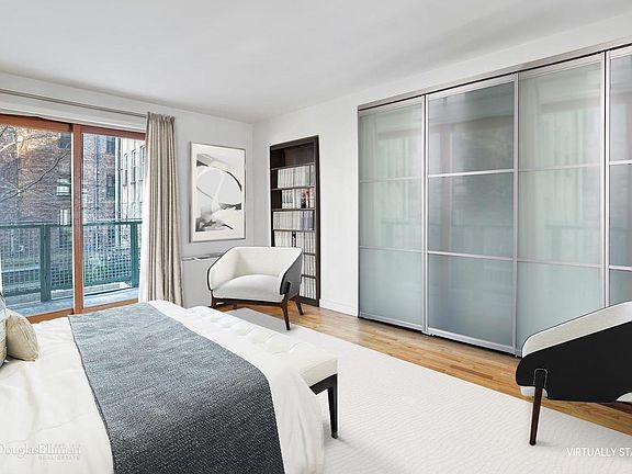 3rd image of 89 W Washington Pl #2H