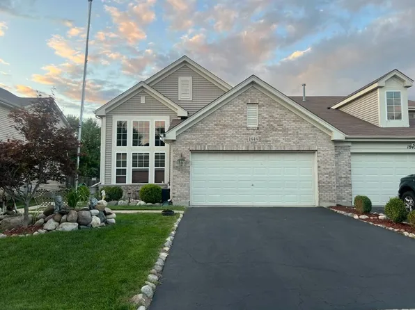 1848 Spinnaker St, Hampshire, IL 60140