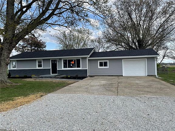 2nd image of 1201 E Meadow Dr
