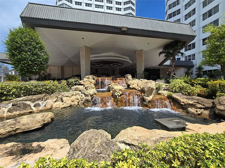 825 Brickell Bay Dr #350 — Photo 26