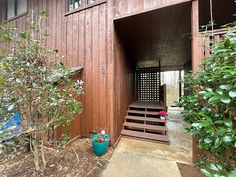 1671 Terrell Ridge Dr SE — Photo 2