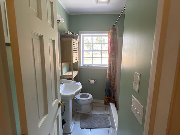 4th image of 1202 Macqueen Ave #A
