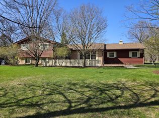 2336 W Chestnut Rd, Mequon, WI 53092