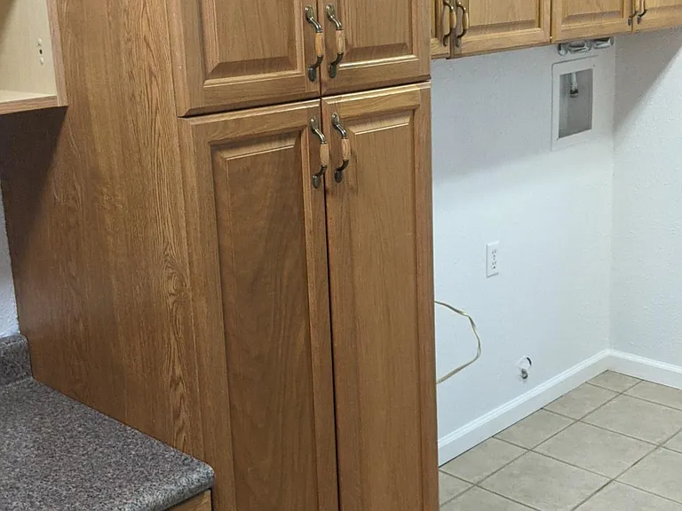 Laundry room/office space