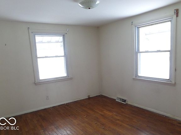 5th image of 2200 W Memorial Dr