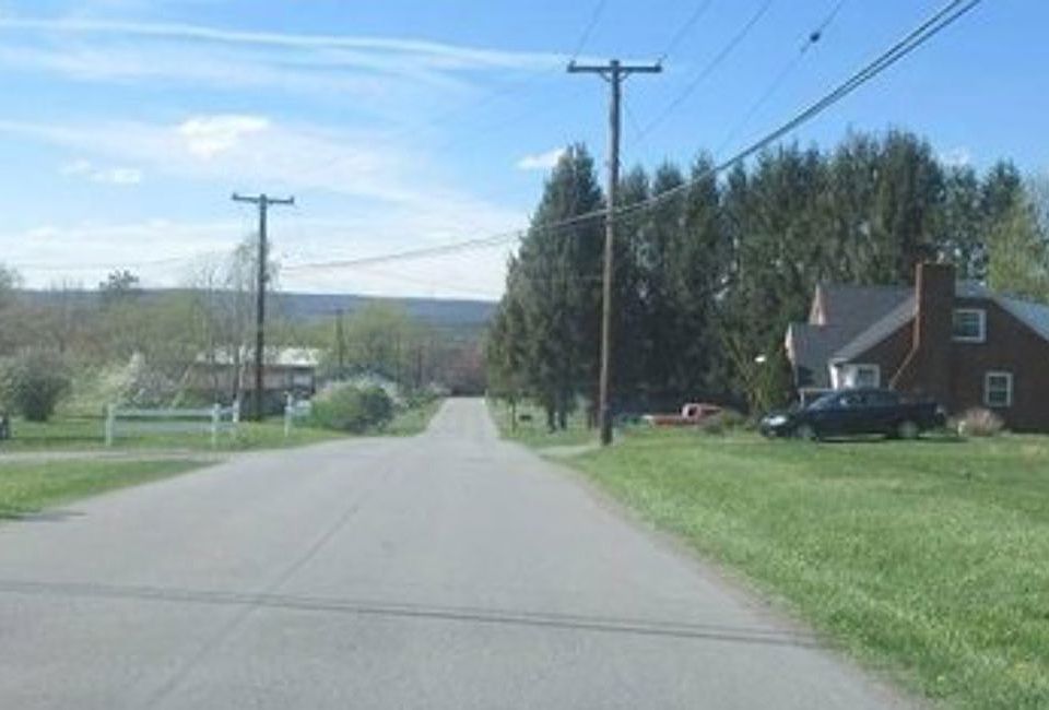 Exterior Neighborhood (street photo)